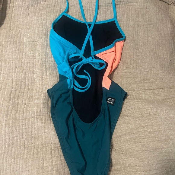 JOLYN TIE BACK “CORY 2” ONESIE PRACTICE SUIT SIZE 34 - Picture 2 of 3